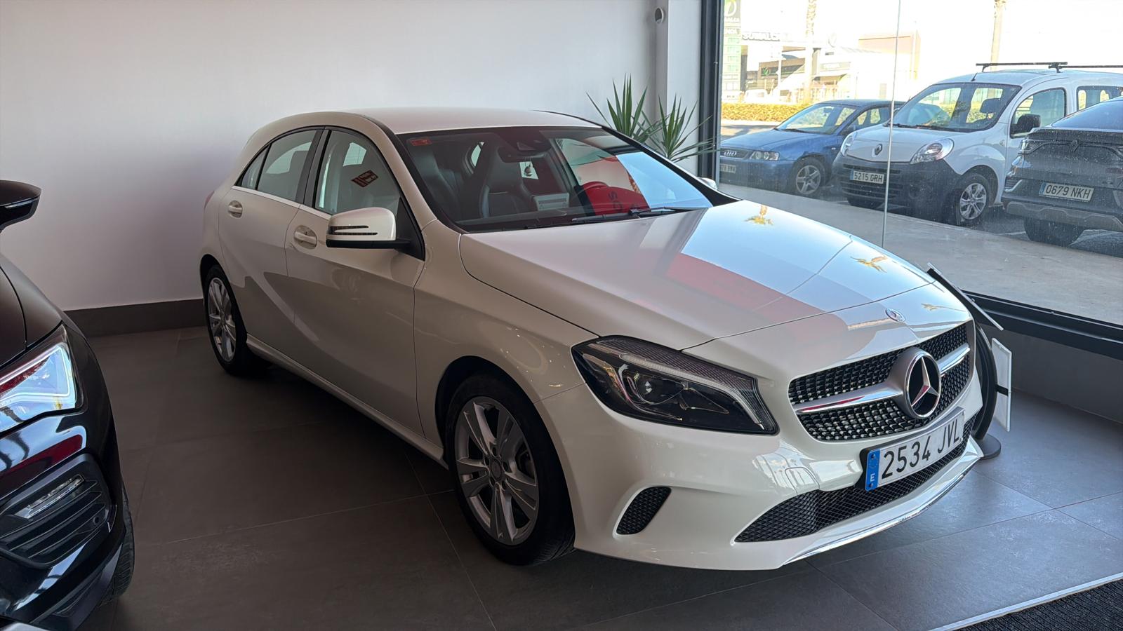 Mercedes Benz Clase A (todo) 200 URBAN 2.1 136CV miniatura 2